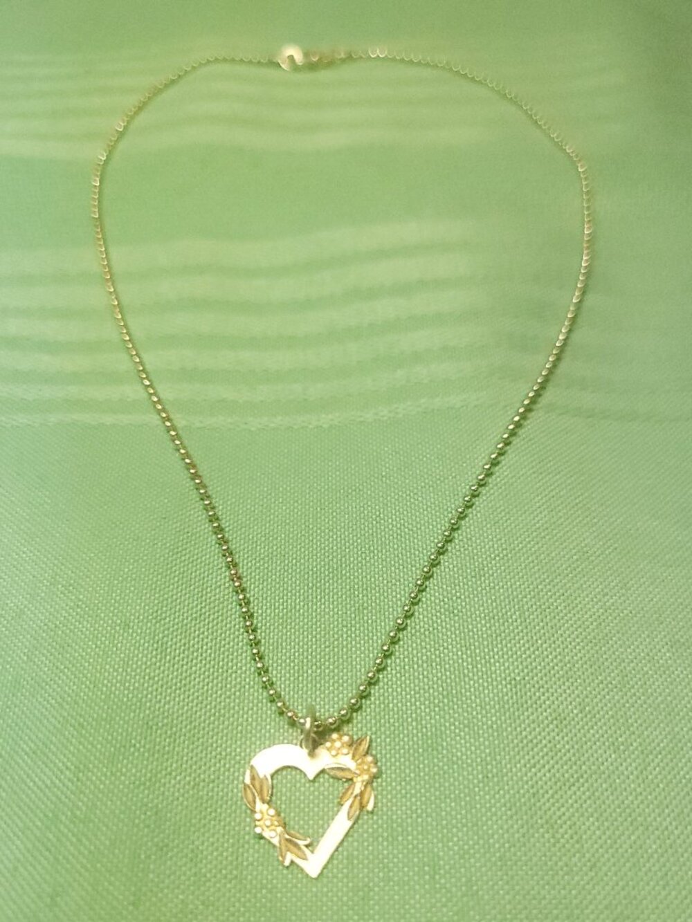 1990s Tri-Tone Open Heart Floral Leaf Pendant Bead Chain Necklace